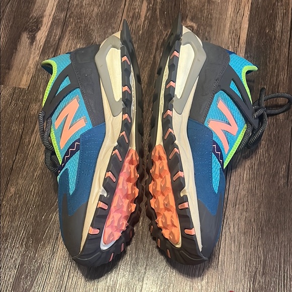 New Balance Dynamic Blue and Green Sneakers for Performance - Picture 4 of 8